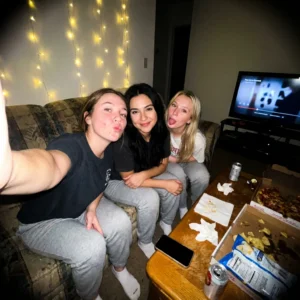 Amateur Girls’ Night Selfie – Casual and Imperfect